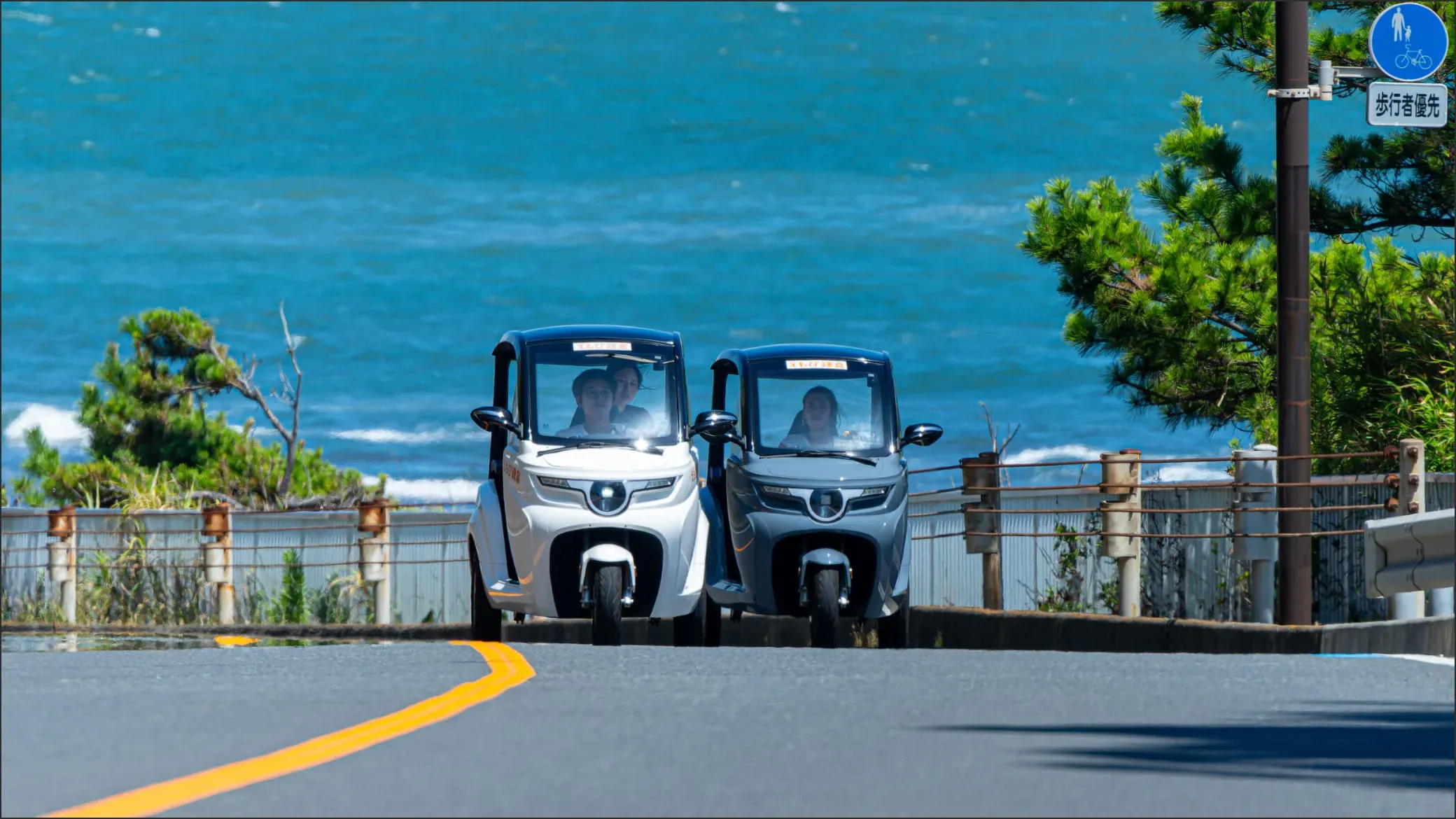 Emobi driving coastal road